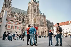 Prague Old Town River Cruise and Prague Castle Sightseeing Tour with Lunch